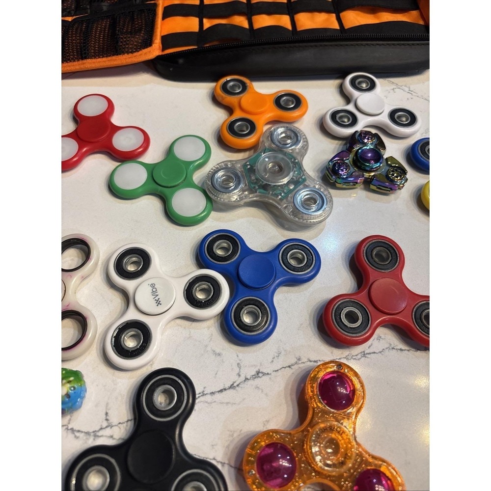 25- Fidget Spinner Lot With Case - Picture 5 of 10